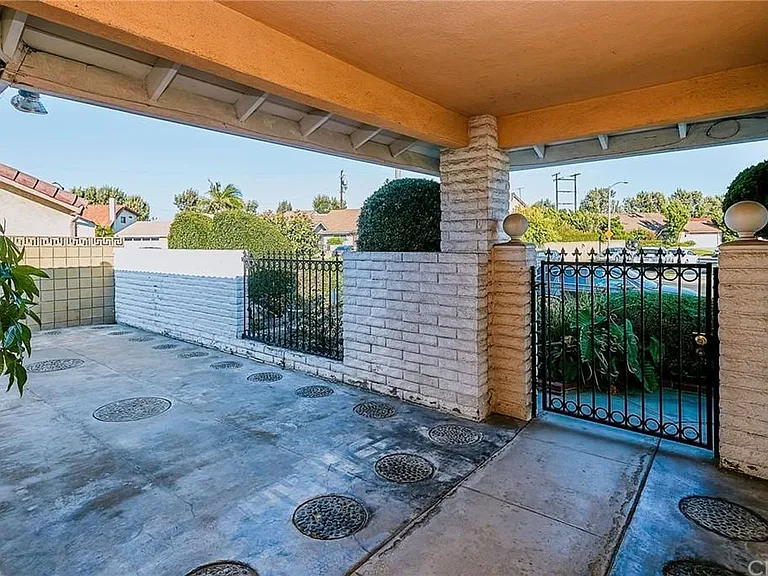 23721 Pasatiempo Ln — Photo 38