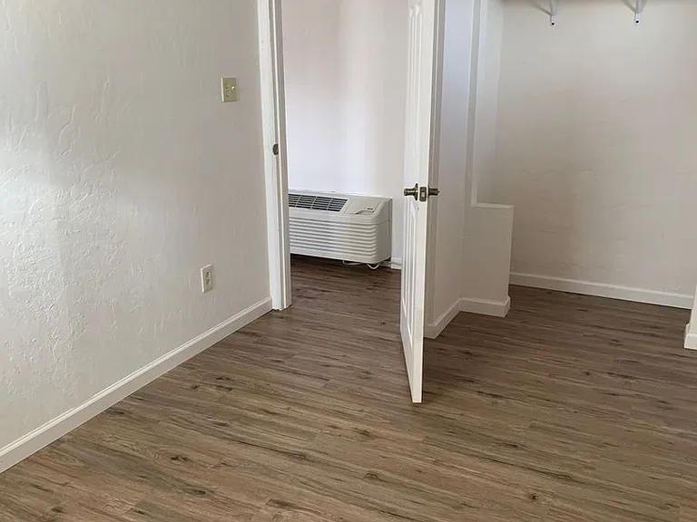 615 N Berry Ave — Photo 2