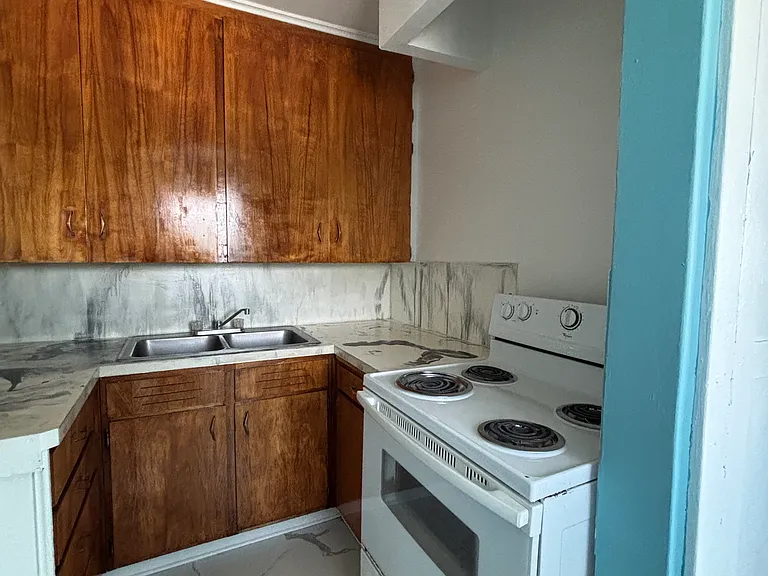 530 Emerson Ave #304 — Photo 2