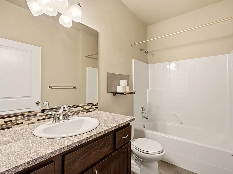 3906 E 31st Ave — Photo 16