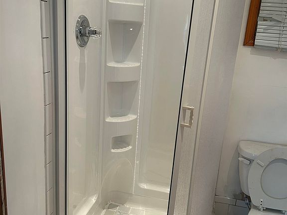 5th image of 328 Ridgemont Dr