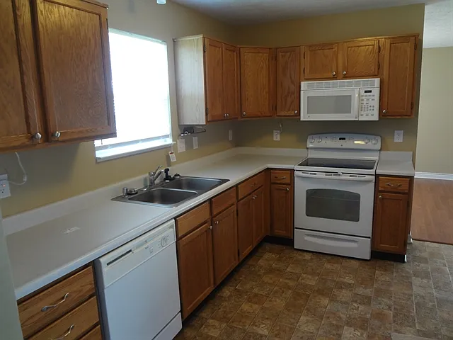 9576 Frontier St — Photo 2