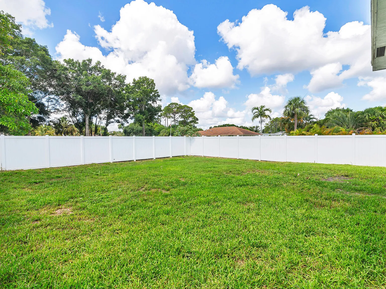 3 bed, 2.0 bath, 1604 sqft, $4,500 — Photo 3