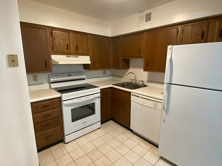 225 Walnut St #1A — Photo 4