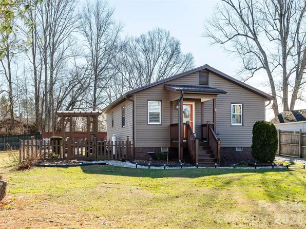 52 Slabwood Ln, Flat Rock, NC 28731