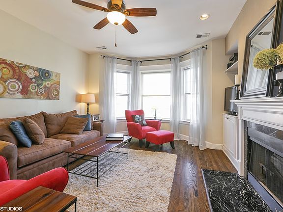 4th image of 3805 N Wilton Ave #3