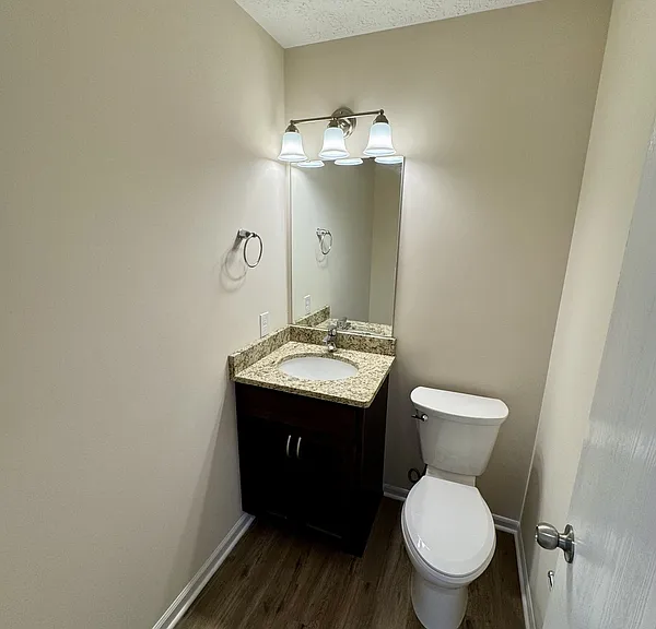 389-395 Abbeyville Rd #389 — Photo 6