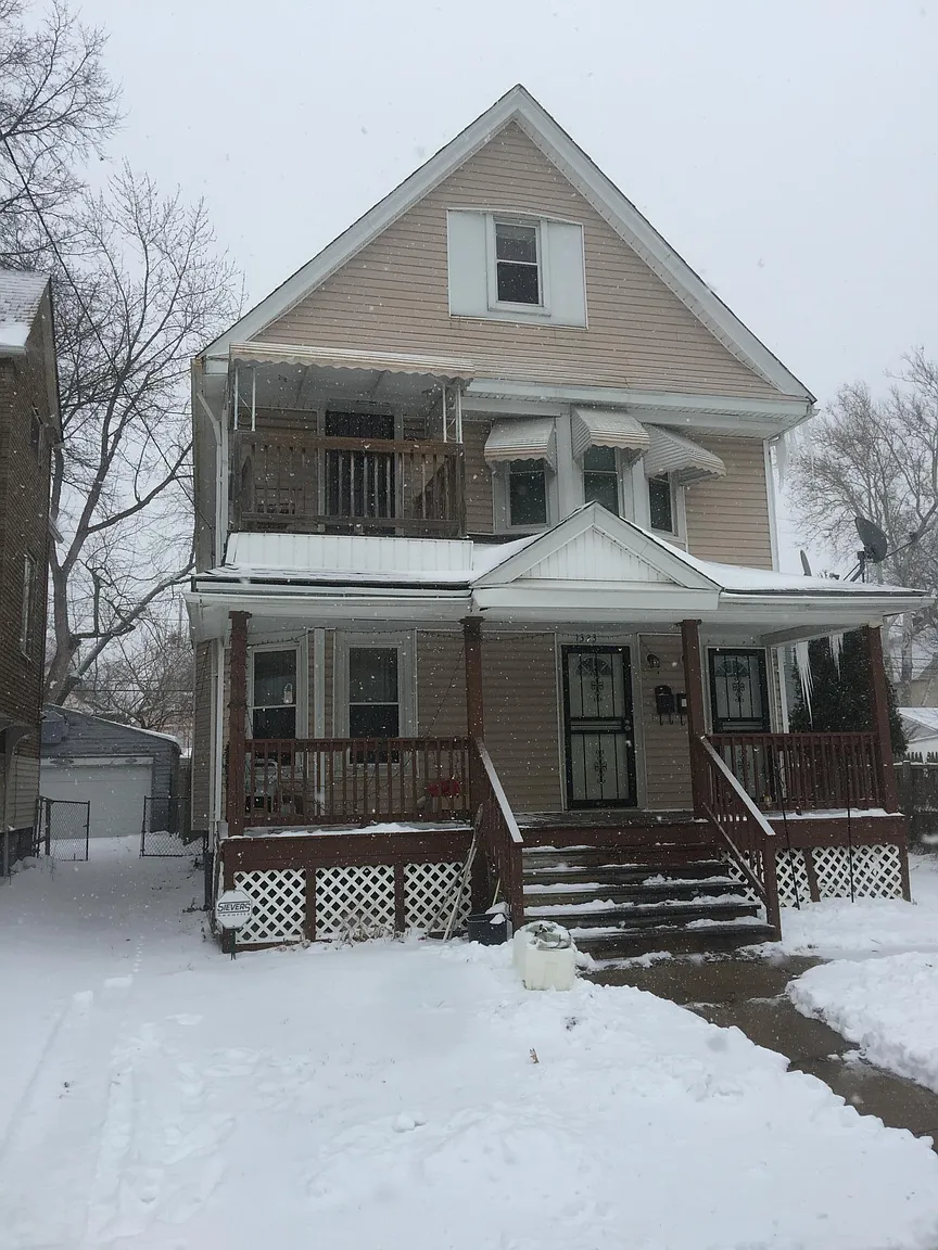 1319 E 114th St photo 1