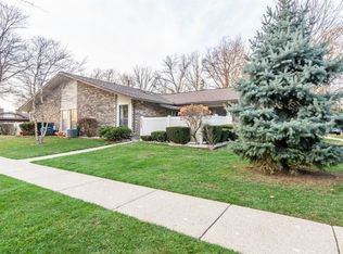 37545 Barkridge Cir, Westland, MI 48185