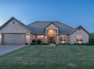 1701 W Gilligan Ave, Rogers, AR 72758