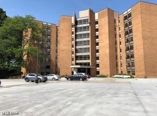 22500 Lake Rd APT 601, Rocky River, OH