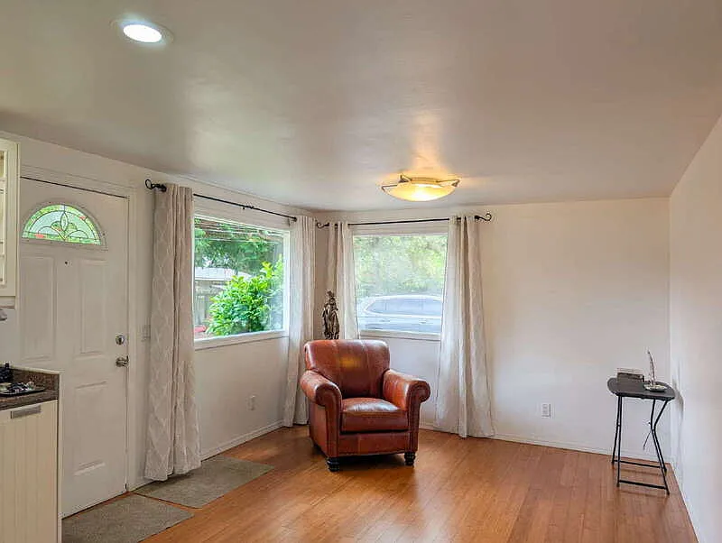 2 bed, 1.0 bath, 572 sqft, $1,550 — Photo 2