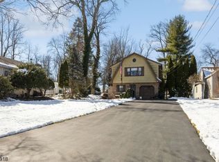 194 Midwood Rd, Paramus, NJ 07652