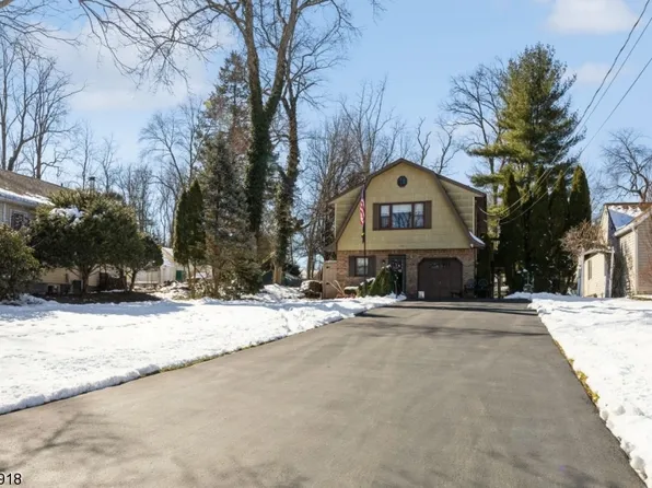194 Midwood Rd, Paramus Boro, NJ 07652