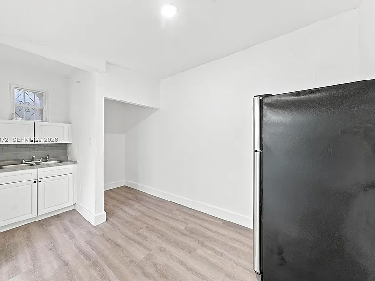128 NW 9th Ave #6 — Photo 10