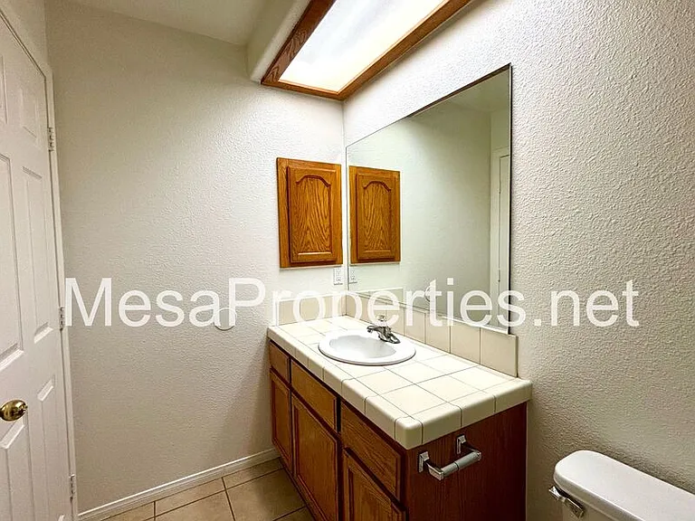 16653 Sholic St — Photo 10