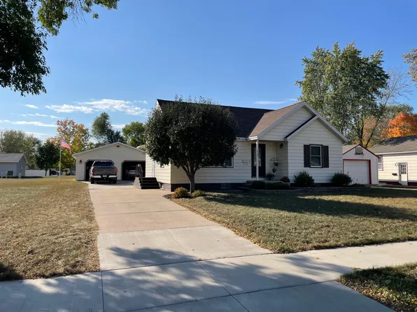 515 Oak St N, Sauk Centre, MN 56378