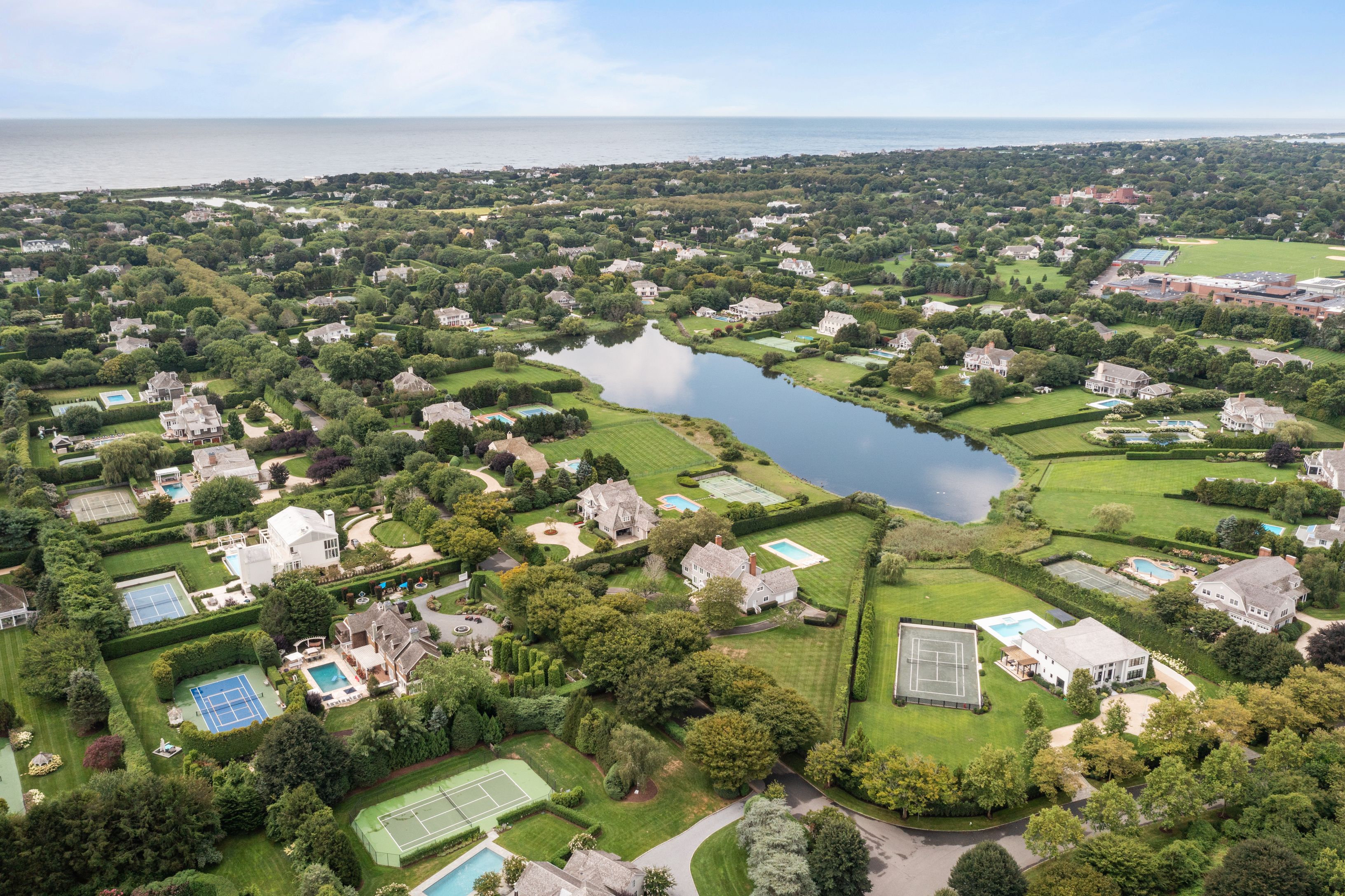 99 Pheasant Close E, Southampton, NY 11968 Out East