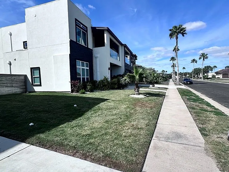 154 Oleander Dr — Photo 5