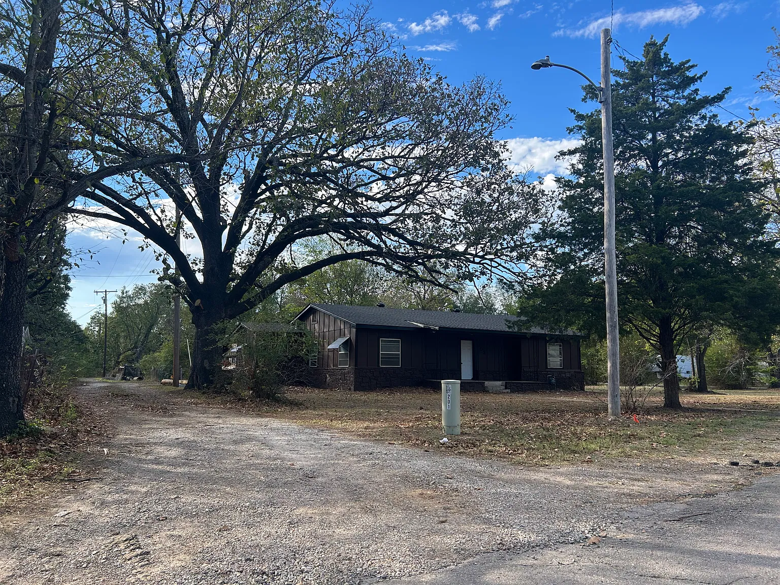 3 bed, 1590 sqft, $900 — Photo 1