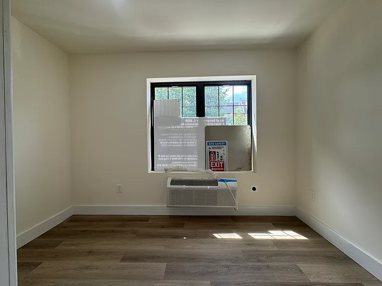 3030 Colden Ave #1A — Photo 5