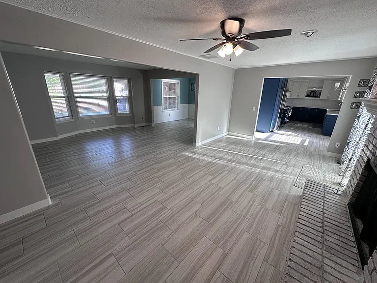 5912 N Sterling Dr — Photo 8