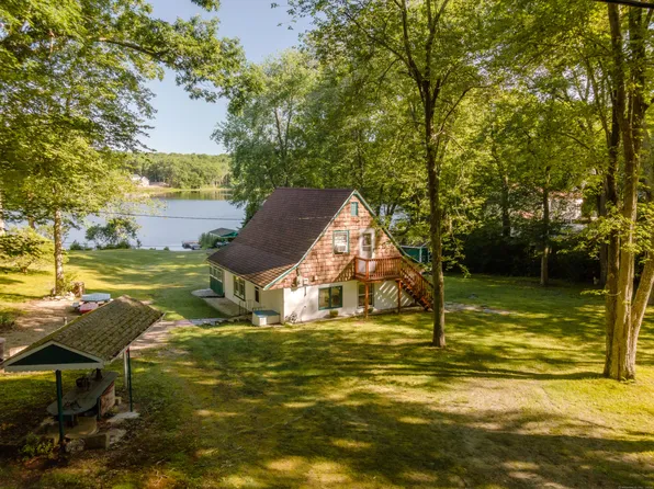 105 Lakeside Drive, North Stonington, CT 06359