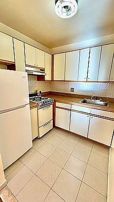 5th image of 44 W 88th St #6