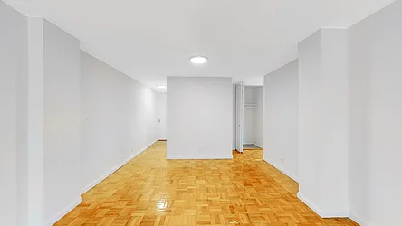 Rented by R New York