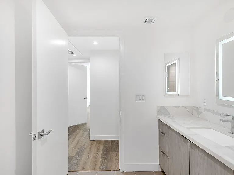 4804 Oakwood Ave — Photo 15