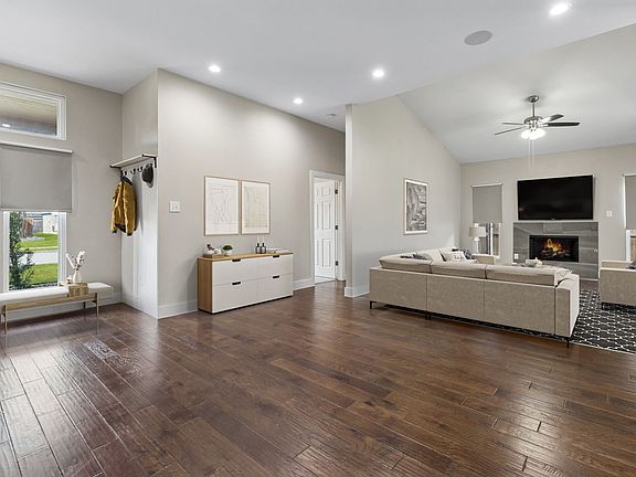 5th image of 7406 Bayview Dr