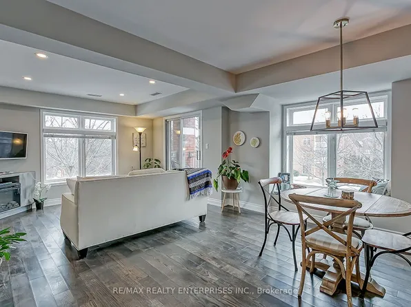 2386 Munns Ave #E, Oakville, ON L6H 6G9