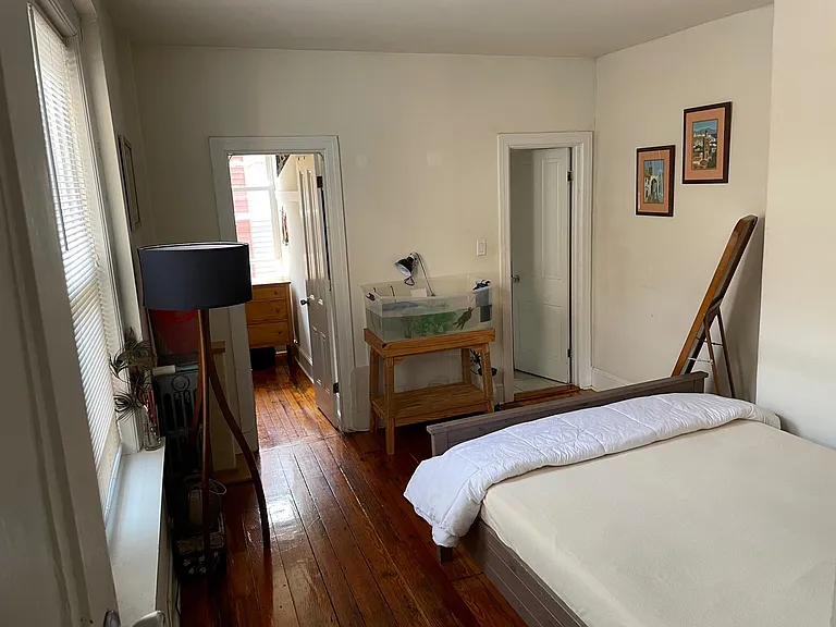 2328 Catharine St #2 — Photo 12