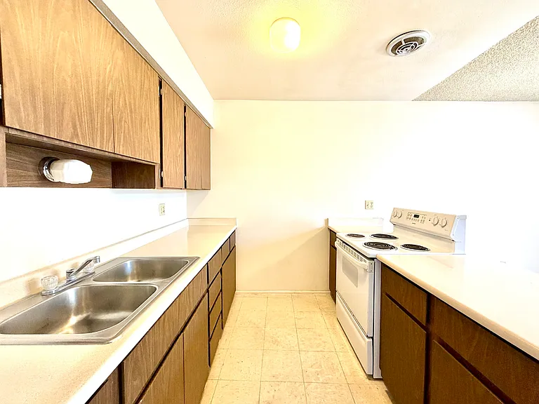 Desert Terrace Apartments - 2 and 3 Bedrooms with Community Pool and Laundry! — Photo 10