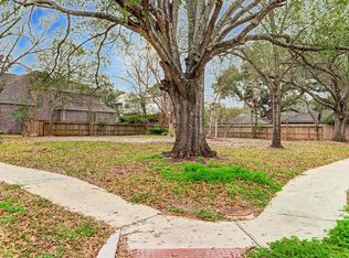 4902 Loch Lomond Dr, Houston, TX 77096