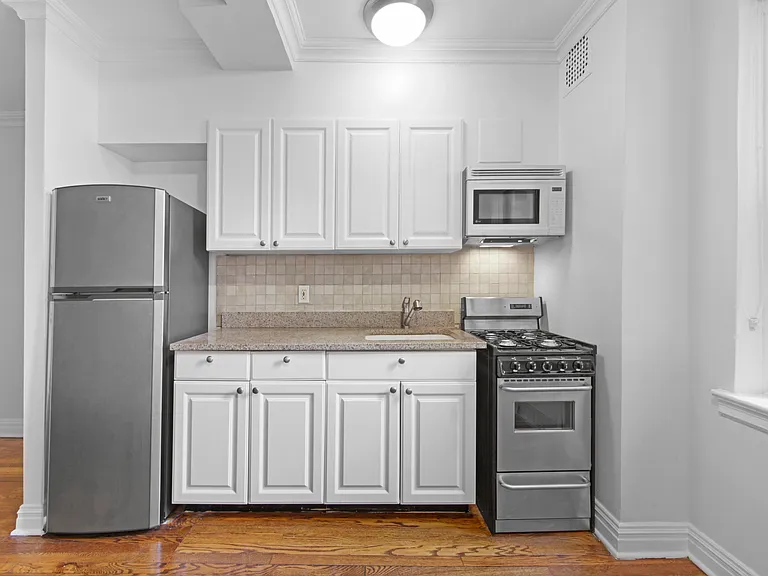 108 W 15th St #5J — Photo 7