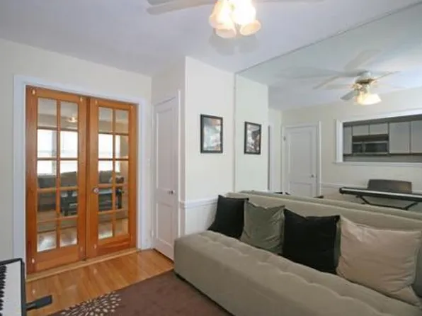 9 Hammond St #2L, Chestnut Hill, MA 02467
