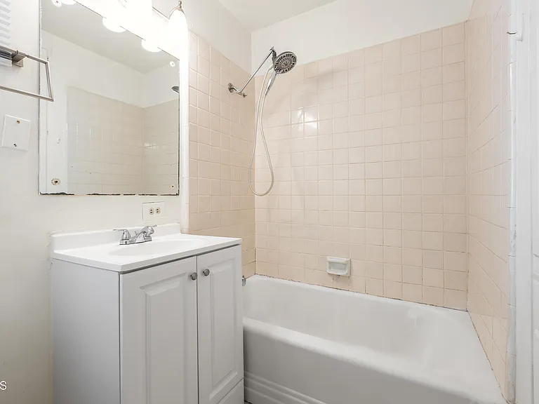 412 Pioneer Dr — Photo 6