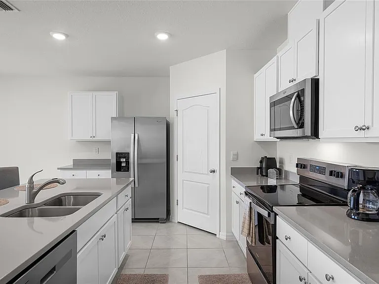 1340 Daisy Field Dr — Photo 6