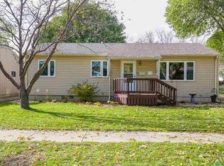 1725 S Shellynn Dr, Sioux Falls, SD 57103