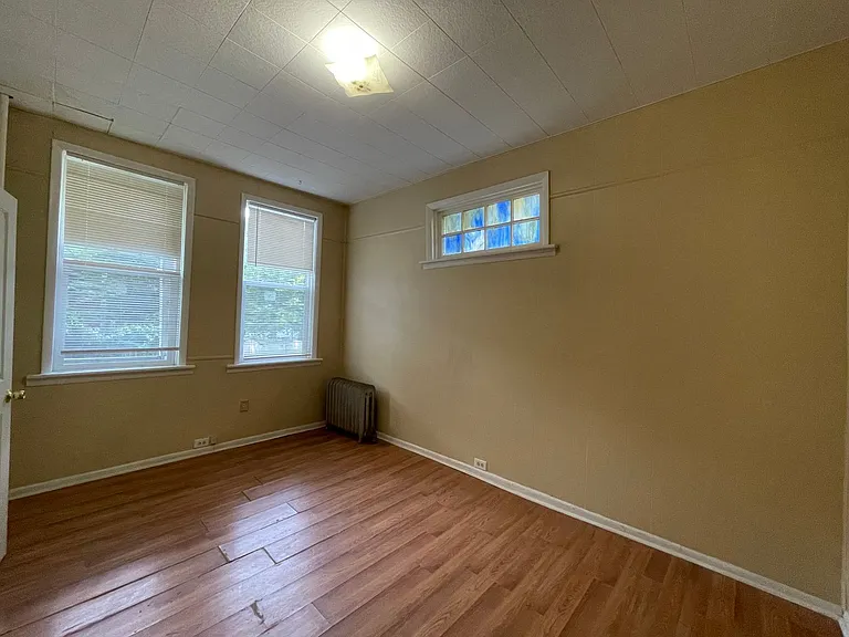 2322 Penn St — Photo 14
