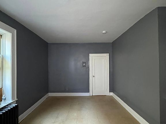 2nd image of 221-223 Roseville Ave #303