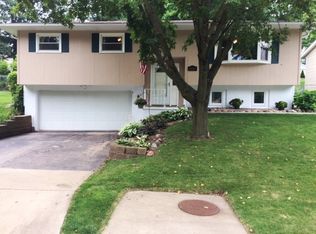 2539 Glenn St, Bettendorf, IA