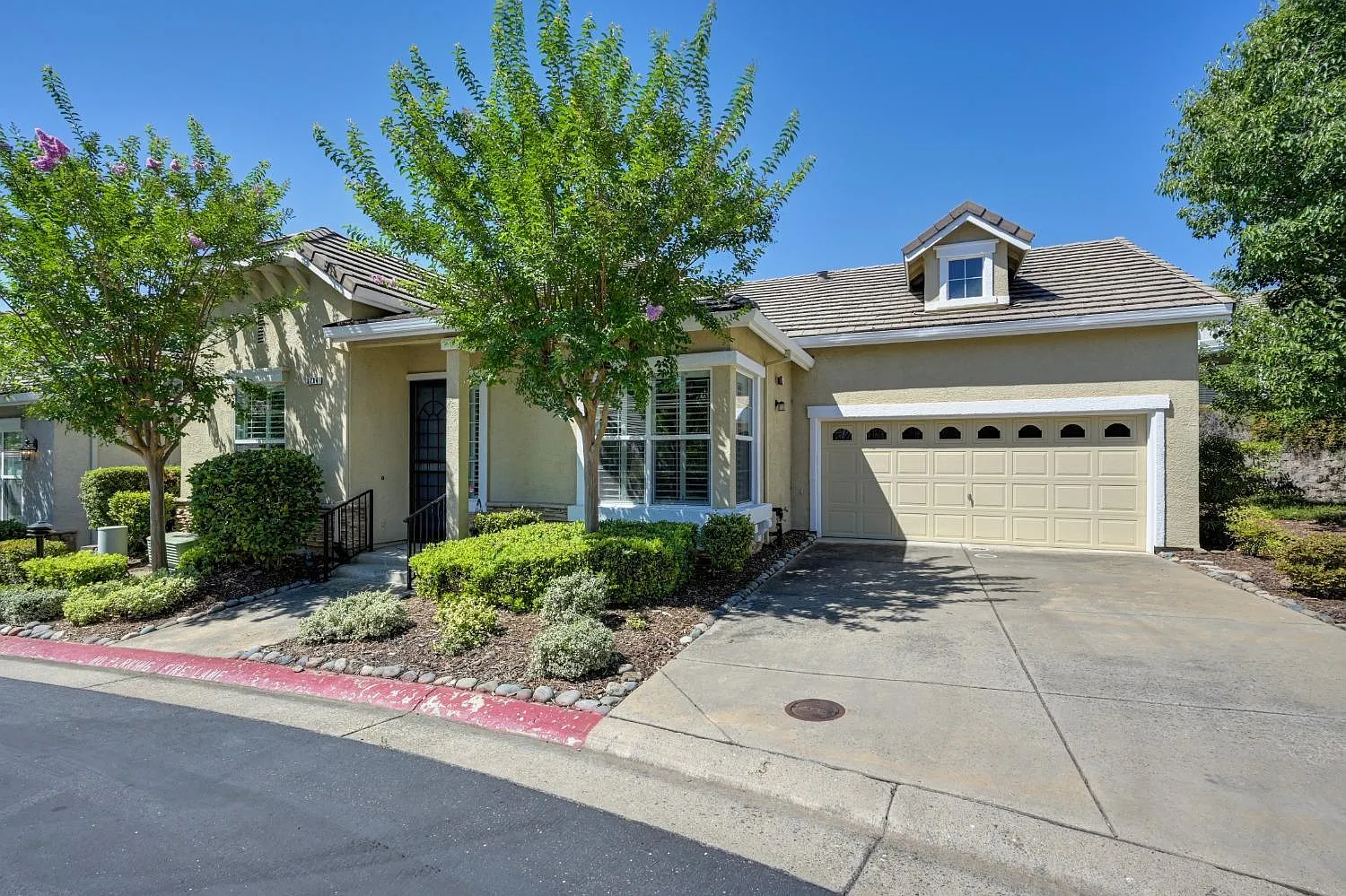 3784 Park Dr photo 1