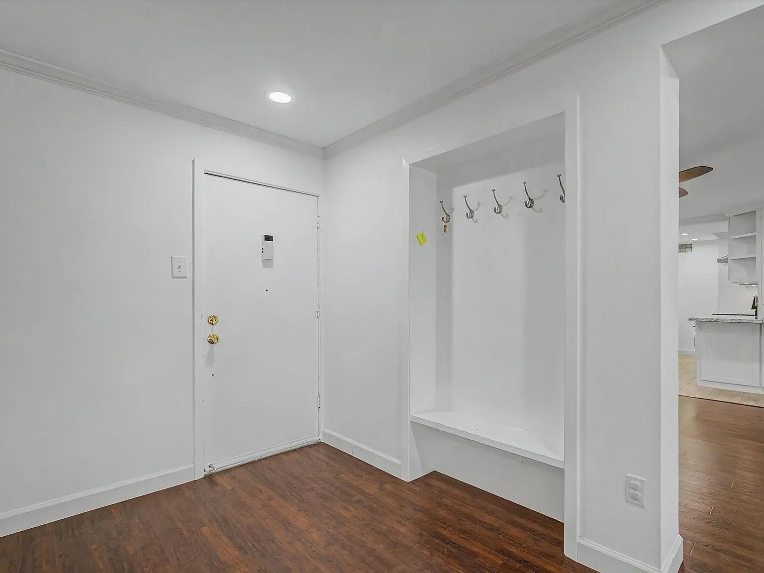 4 bed, 4.0 bath, 2612 sqft, $3,200 — Photo 2