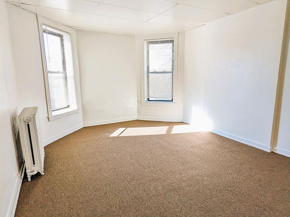 Sunny Large Living room!