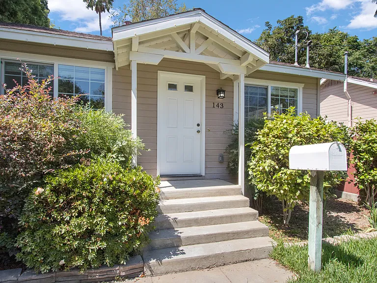 143 Esperanza Ave — Photo 3