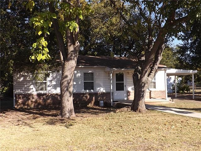 1st image of 740 Hilltop Cir