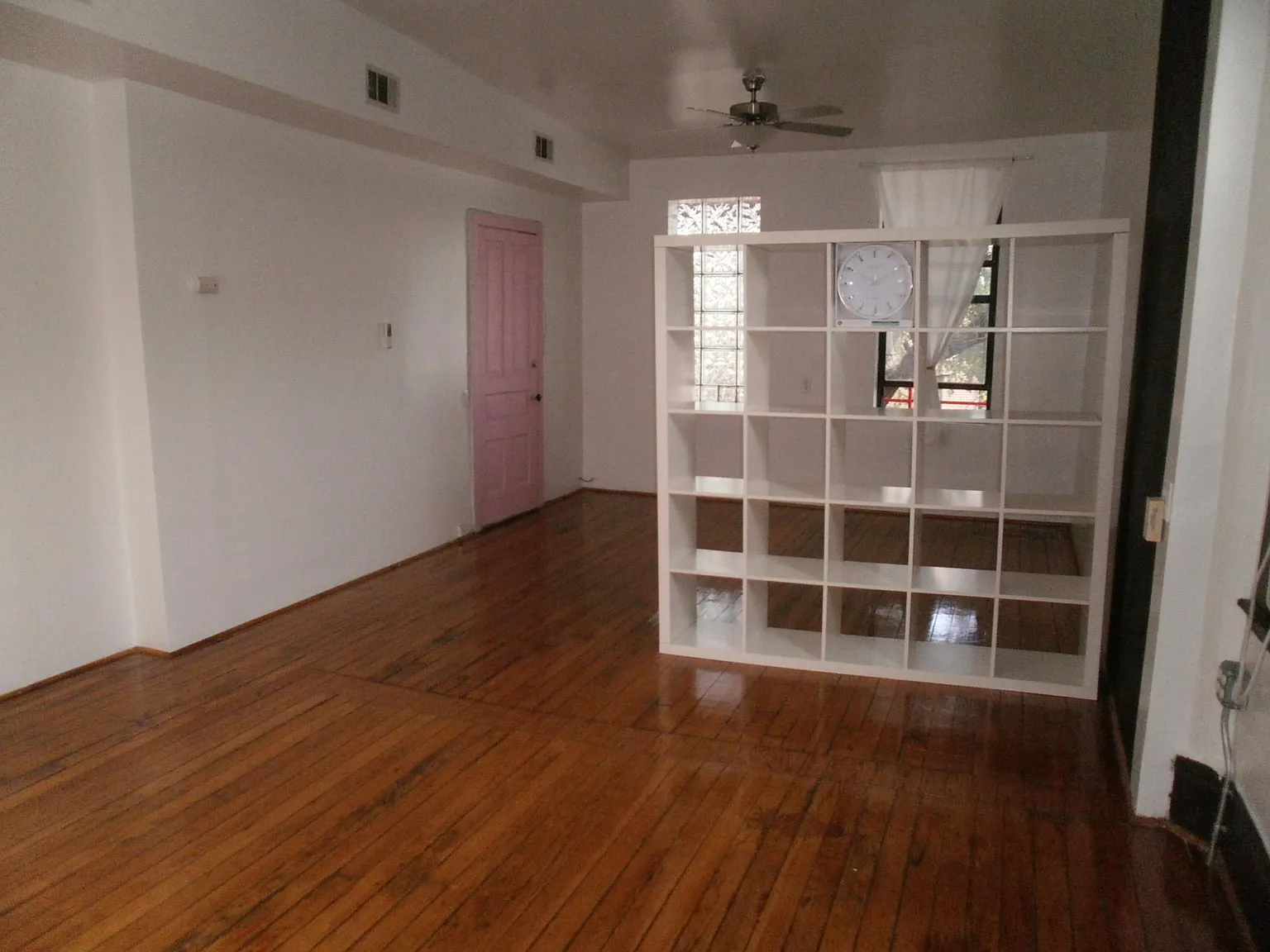 1 bed, 1000 sqft, $1,555 — Photo 2