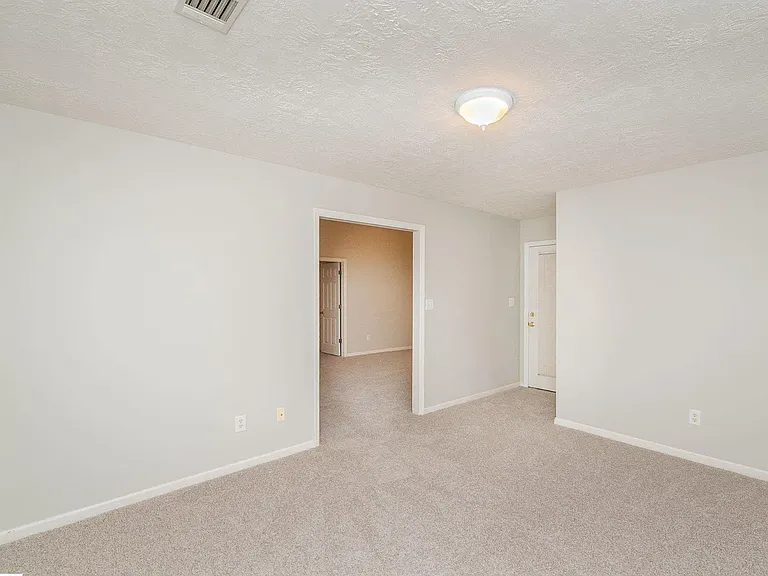 215 E Middlebury Ln SW — Photo 17